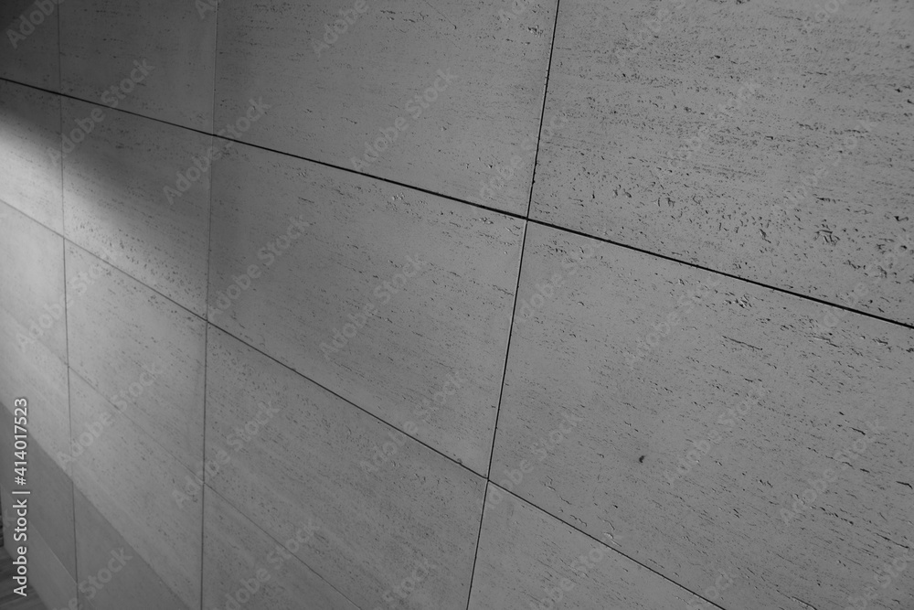 betonowa nowoczesna ściana pokryta szarymi betonowymi płytkami w stylu modern lub loft - obrazy, fototapety, plakaty 