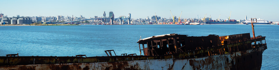 Wall Mural - Panorama of port area of Montevideo, La Plata Bay. Montevideo, Uruguay, Atlantic Ocean