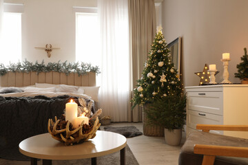 Poster - Beautiful decorated Christmas tree with fairy lights in bedroom interior