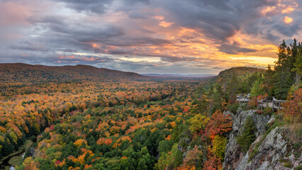 Canvas Print - Awesome autumn sunset from the Lake of the Clouds overlook -  Michigan Porcupine mountains wilderness state park - Upper Peninsula