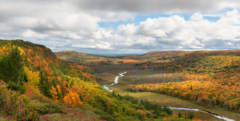 Canvas Print - View from the Escarpment Trail in autumn at Lake of the Clouds at the Porcupine Mountains Wilderness State Park in the Michigan Upper Peninsula