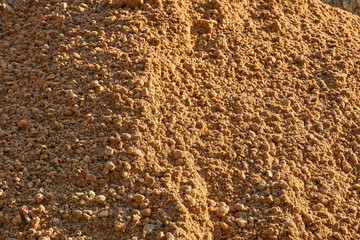 Sand and gravel mix, medium-grained particulate construction material, aggregate for the production of concrete, strengthening and leveling of road bases.