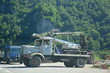 Alter FAP 13 Oldtimer-LKW Holzlaster mit Motorhaube und Kranaufbau in Montenegro