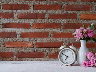 Poster - Vintage clock with pink roses