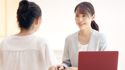 Poster - 接客イメージ　女性コンサルタント