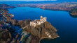 Zamek Dunajec w Niedzicy na tle Jeziora Czorsztyńskiego