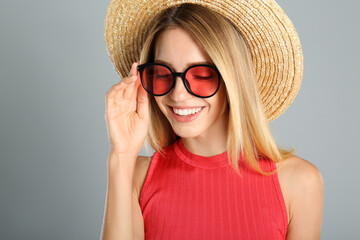 Poster - Beautiful woman in stylish sunglasses on grey background