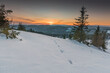 Zimowy wschód słońca w Beskidach