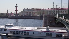 Tourist Places In St. Petersburg. View Of The "Strelka Of Vasilyevsky Island" With The "Exchange Bridge". From Under The Bridge Floats Excursion Hydrofoil Boat