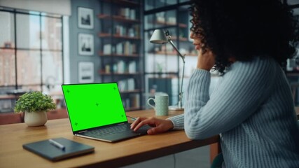 Aufkleber - Close Up Female Specialist Working on Laptop with Green Screen Mock Up Display at Home Living Room while Sitting at a Table. Freelancer Female Chatting Over the Internet on Social Networks.