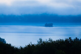 Fototapeta  - Poranek nad jeziorem solińskim w bieszczadach, polańczyk