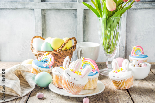 Obraz Dibond Cute homemade easter cupcakes
