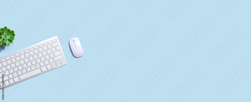 Computer keyboard and mouse from above - overhead view Stock Photo ...