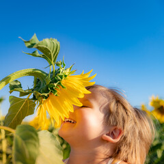 Canvas Print - Happy child playing outdoor in spring field