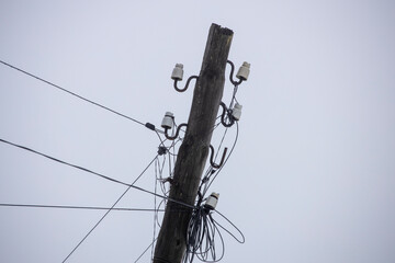 Aufkleber - old sloping wood electric pillar against the grey sky