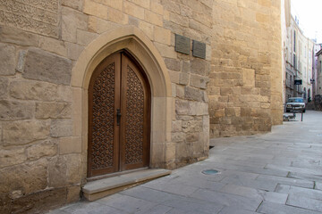 Wall Mural - Street of the old town in Baku city, Azerbaijan. Old wooden door