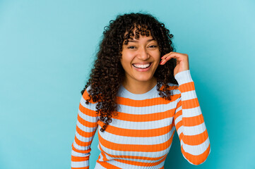 Wall Mural - Young african american afro woman isolated laughing about something, covering mouth with hands.