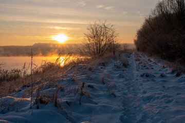 Wall Mural - sunrise over the lake on a frosty and misty morning