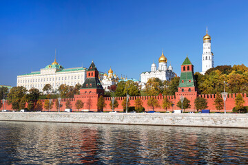 Wall Mural - View of the Kremlin, the Kremlin embankment and the Moscow river on a sunny summer day. Russia