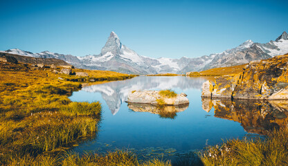 Fototapete - Famous peak Matterhorn (Cervino) in sunny day. Location place Stellisee, Switzerland, Swiss alps, Europe.