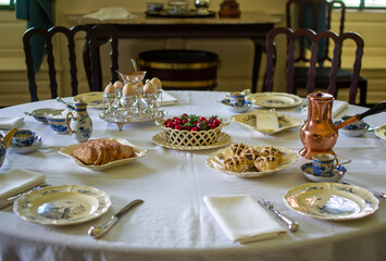 Table display of food