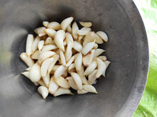 Closeup Shot Of Garlic Cloves In A Bowl