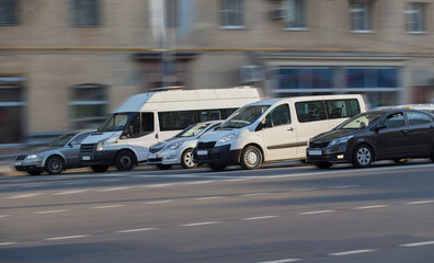 Canvas Print - Car traffic on a city street.