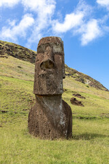 Wall Mural - Moaï du volcan Rano Raraku, île de Pâques