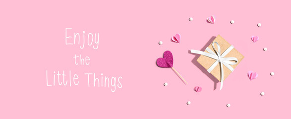 Wall Mural - Enjoy the little things message with a small gift box and paper hearts