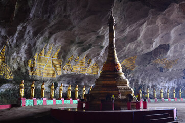 Poster - Beautiful shot of Saddan cave with statues and a small temple Hpa An, Myanmar