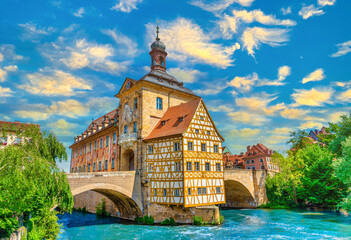 Wall Mural - Das alte Rathaus über der Regnitz in Bamberg, Franken, Bayern, Deutschland