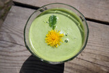 zielony sok, mlecz, kwiat, sok w szklance, zdrowy sok,