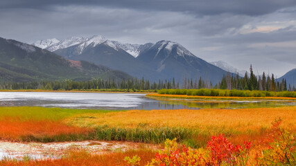 Canvas Print - Vermilion lakes in autumn time at Banff national park