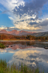 Canvas Print - Sunrise on Hallett Peak and Flattop Mountain above Sprague Lake in Rocky Mountain National Park, Colorado, USA