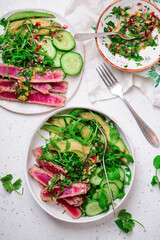 Canvas Print - Tuna with chimmichurri sauce, arugula and avocado .style hugge