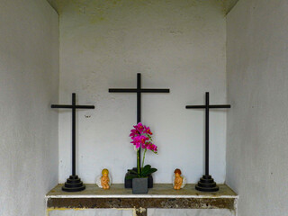 Pequeña capilla en cementerio antiguo - Small chapel in old cemetery 