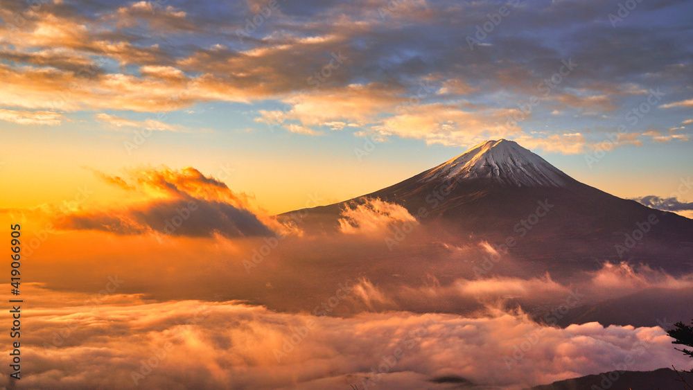 雲海と朝日に照らされた富士山 Stock Gamesageddon 雲海と朝日に照らされた富士山 Stock Gamesageddon