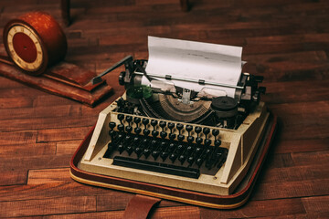 Fototapete - typewriter retro style nostalgia journalist technology technology wood background
