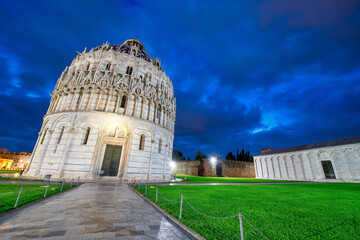 Canvas Print - Pisa Baptistery at night in field of Miracles