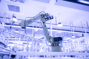 Industrial robots automate arms, and modern factories produce photovoltaic panels on assembly lines. 4.0 in industry. Internet intelligent factory.