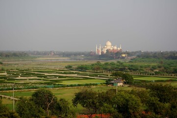 Wall Mural - Vue depuis le fort d'Agra sur le le Taj Mahal, Rajasthan, Inde