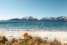 Einsamer Strand auf den Vesterålen in Norwegen