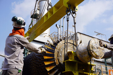 Gas turbine blades during of lifting for transport to maintenance.