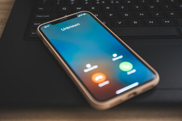 incoming call from unknown number. scam online on phone