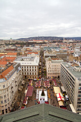 Panoramica, vista o skyline desde la catedral o basilica de San Esteban de la ciudad de Budapest, pais de Hungria