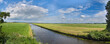 Panorama einer typischen Landschaft in Friesland/Niederlande