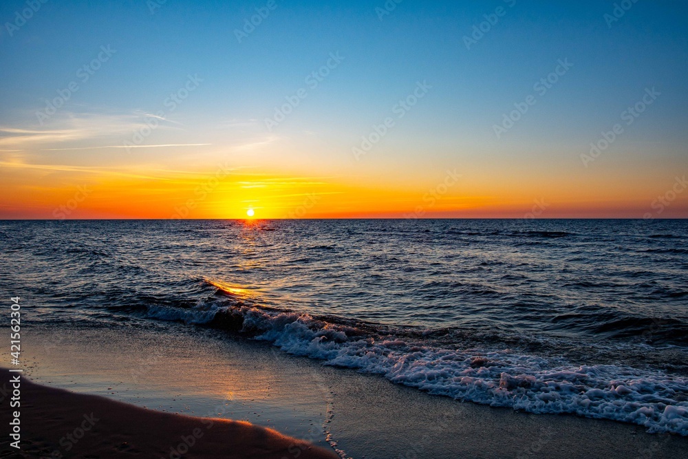 Zachód słońca nad Morzem Bałtyckim - obrazy, fototapety, plakaty 