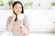 © ponta1414 - 髪を気にする日本人女性のポートレート