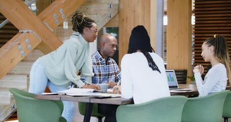 Poster - Businesspeople working together at
an office table
