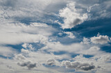 Fototapeta Niebo - Blue summer sky with beautiful flying clouds